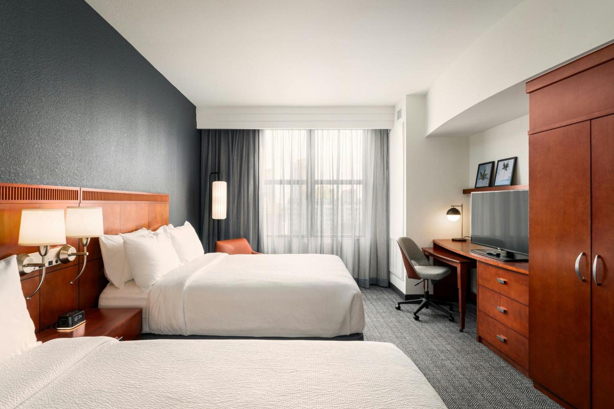 Hotel Courtyard By Marriott St. Petersburg Downtown Exterior foto